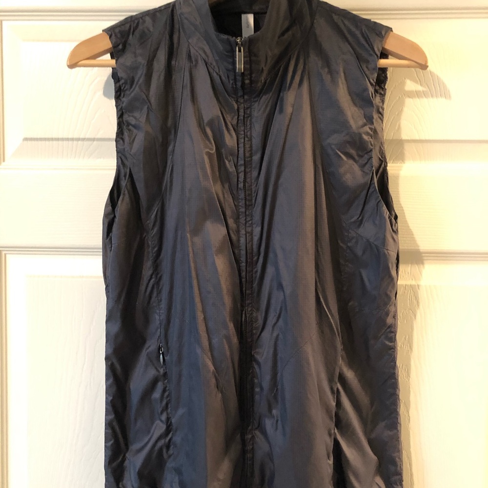 GapBody fit grey lightweight vest